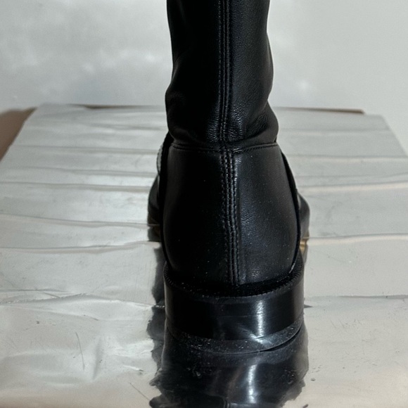 🚨3 DAY SALE 25% OFF‼️
Brand NEW Maison Margiela Tabi Boots - Black - Picture 7 of 13